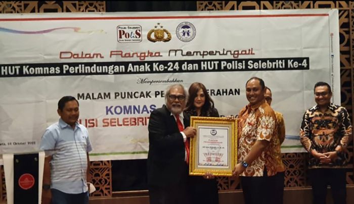 Kapolres Ngawi Terima Penghargaan dari Komnas Perlindungan Anak Kapolres Ngawi Terima Penghargaan dari Komnas Perlindungan Anak