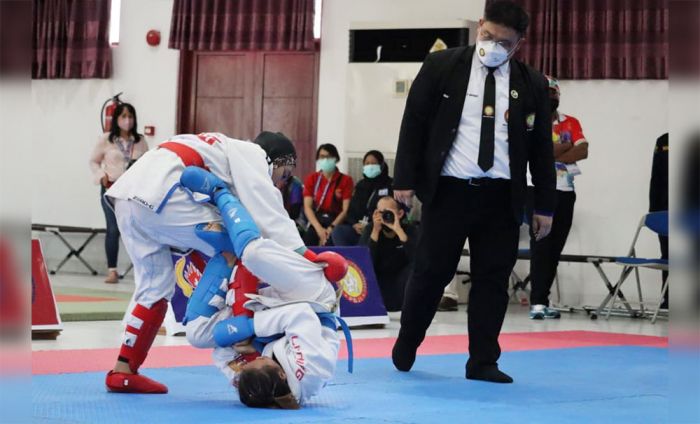 Sempat Alami Cedera di Laga Final, Atlet Jujitsu Kota Kediri Raih Medali Emas di PON XX Papua 2021 Sempat Alami Cedera di Laga Final, Atlet Jujitsu Kota Kediri Raih Medali Emas di PON XX Papua 2021