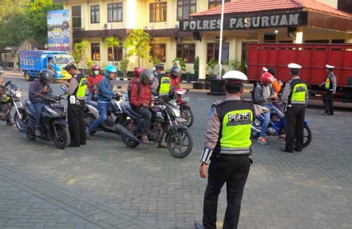 Hari Ketujuh Ops Patuh Semeru di Pasuruan, 85 Pelanggar Lalin Ditilang Hari Ketujuh Ops Patuh Semeru di Pasuruan, 85 Pelanggar Lalin Ditilang