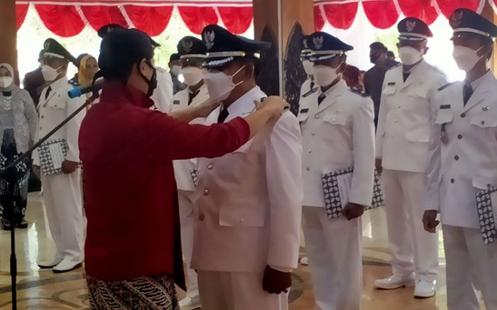 Lantik 15 Kades, Bupati Arifin: Sukseskan Imbauan Larangan Mudik Lantik 15 Kades, Bupati Arifin: Sukseskan Imbauan Larangan Mudik
