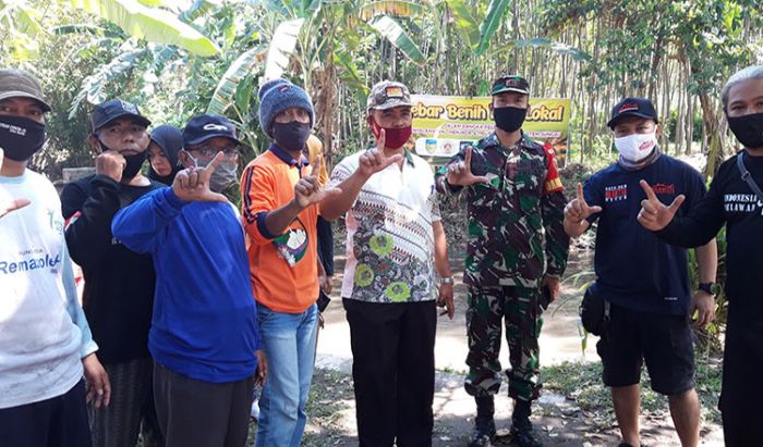 Puluhan Relawan Peduli Lingkungan Gelar Aksi Bersih Sampah dan Tebar 10 Ribu Ekor Ikan di Kali Rau Puluhan Relawan Peduli Lingkungan Gelar Aksi Bersih Sampah dan Tebar 10 Ribu Ekor Ikan di Kali Rau