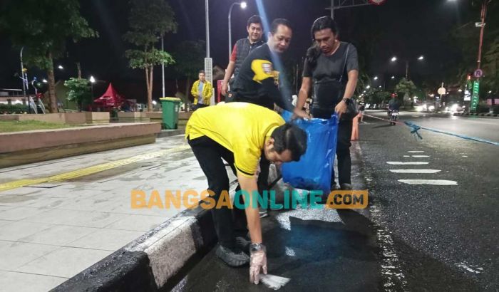 Golkar Sidoarjo Gelar Aksi Bersih Sampah di Alun-Alun