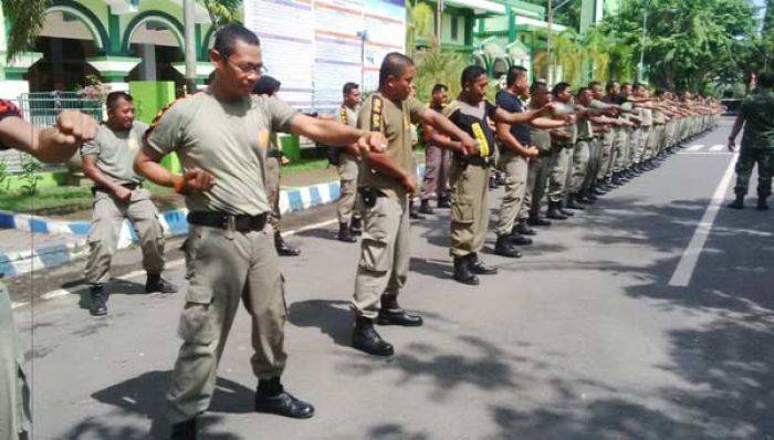 Satpol PP Probolinggo Dilatih Bela Diri Satpol PP Probolinggo Dilatih Bela Diri