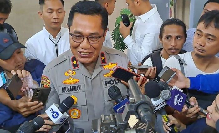 Panji Gumilang Penuhi Panggilan Polri untuk Pemeriksaan Kasus Al Zaytun Panji Gumilang Penuhi Panggilan Polri untuk Pemeriksaan Kasus Al Zaytun