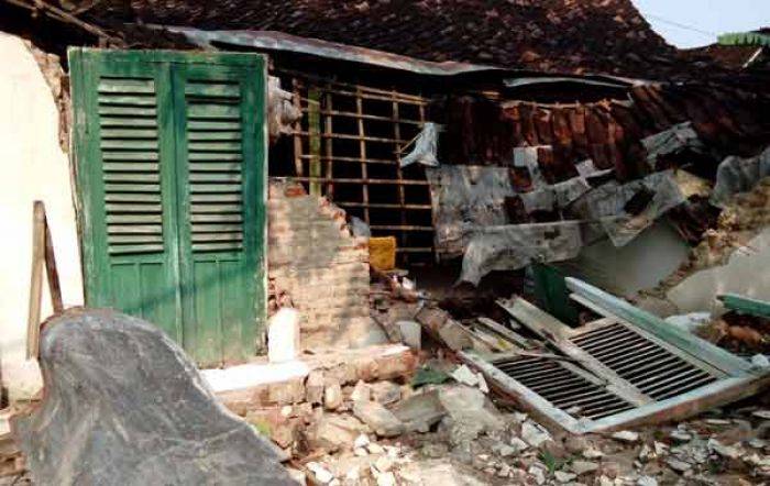 Diterjang Hujan dan Angin, Satu Rumah di Madiun Roboh Diterjang Hujan dan Angin, Satu Rumah di Madiun Roboh