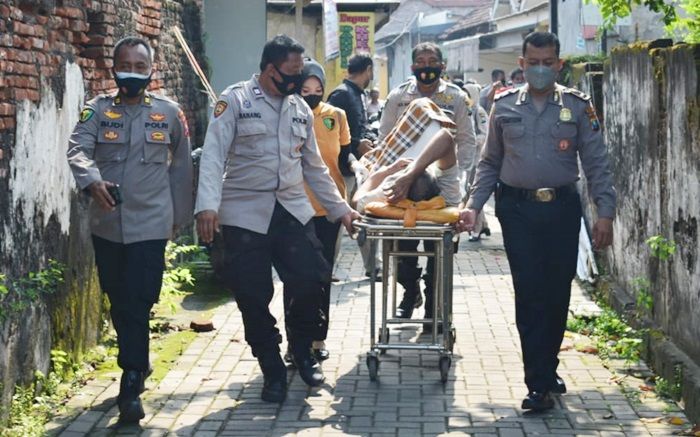 Sempat Viral Akibat Stroke, ​Pensiunan Polisi di Sidoarjo Akhirnya Dibawa ke Rumah Sakit