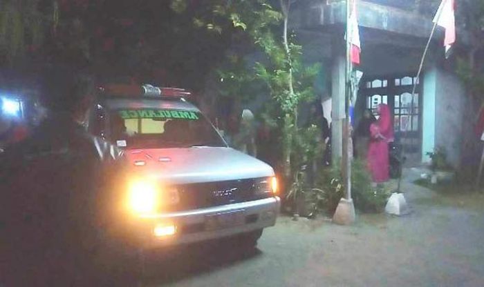 Bakar Tumpukan Sampah, Warga Semambung Wonoayu Ikut Hangus Bakar Tumpukan Sampah, Warga Semambung Wonoayu Ikut Hangus