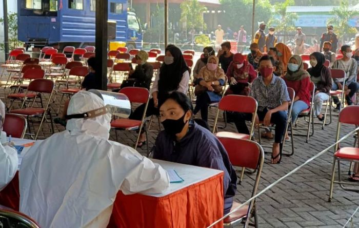 Hasil Rapid Test Reaktif, 61 Warga Surabaya Barat Langsung Dikarantina, Jukir Bingung Jaga Motor Hasil Rapid Test Reaktif, 61 Warga Surabaya Barat Langsung Dikarantina, Jukir Bingung Jaga Motor