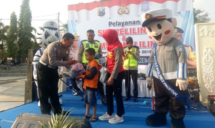 Peringati Hari Lantas, Satlantas Polres Pacitan Gelar Layanan SIM Keliling Berhadiah