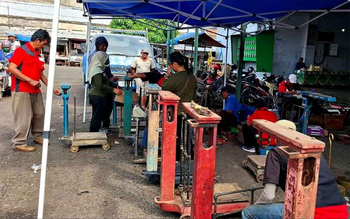 Tingkatkan Kepercayaan Konsumen, Pemkot Kediri Rutin Lakukan Tera Ulang ke Seluruh Pasar Tingkatkan Kepercayaan Konsumen, Pemkot Kediri Rutin Lakukan Tera Ulang ke Seluruh Pasar