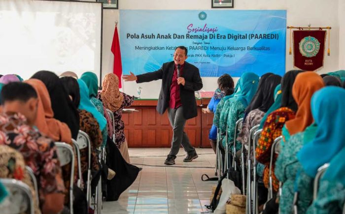 Tingkatkan Ketahanan Paaredi, TP PKK Bersama DP3AP2KB Kota Kediri Gelar Sosialisasi Parenting Tingkatkan Ketahanan Paaredi, TP PKK Bersama DP3AP2KB Kota Kediri Gelar Sosialisasi Parenting