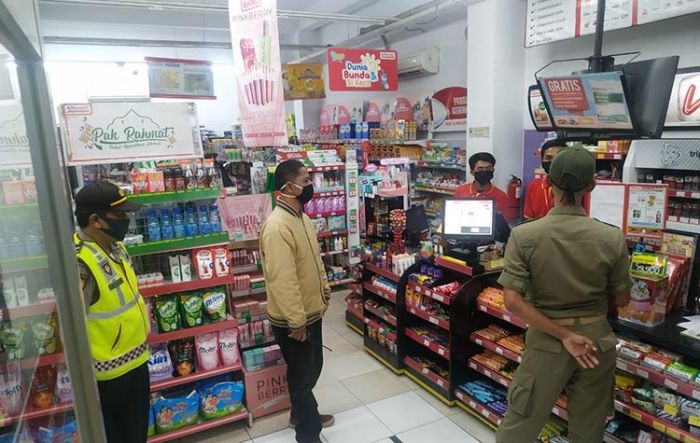 Operasi Protokol Kesehatan, Aparat Petugas Gabungan Kota Kediri Gelar Patroli Sahur Operasi Protokol Kesehatan, Aparat Petugas Gabungan Kota Kediri Gelar Patroli Sahur