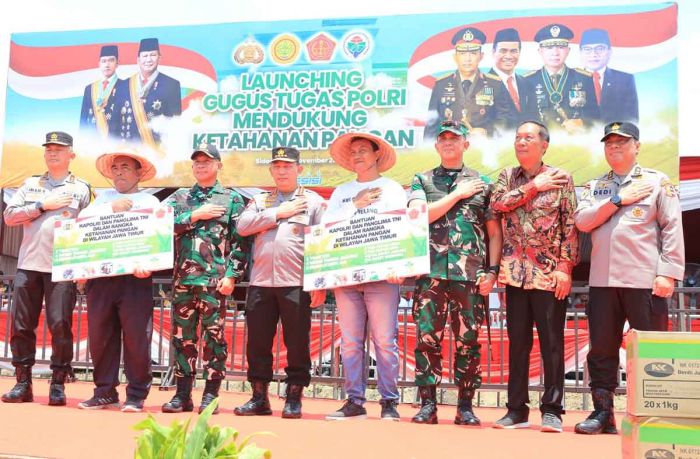 Kapolri dan Panglima TNI Luncurkan Gugus Tugas Polri Mendukung Program Ketahanan Pangan di Sidoarjo Kapolri dan Panglima TNI Luncurkan Gugus Tugas Polri Mendukung Program Ketahanan Pangan di Sidoarjo