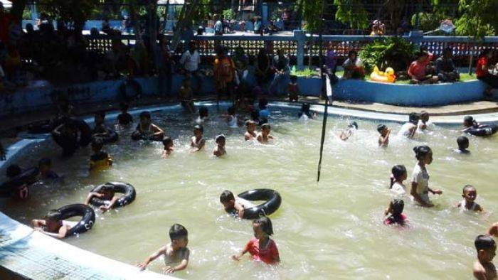 Taman Tawun dan Kebun Teh Jamus di Ngawi Diserbu Wisatawan Taman Tawun dan Kebun Teh Jamus di Ngawi Diserbu Wisatawan