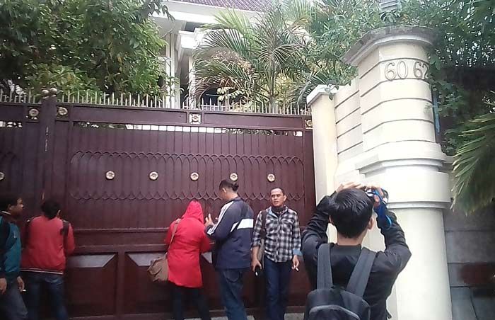 Rumah Bos Empire Palace Digerebek