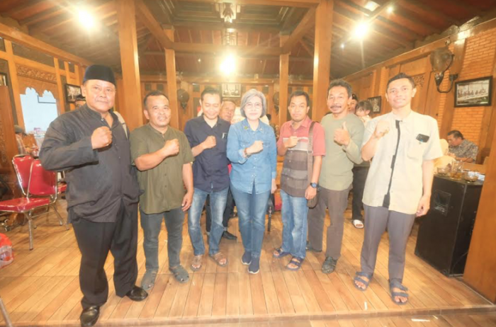 Gelar Edukasi Pinjol, Indah Kurnia Ajak Warga Bijak Atur Keuangan Gelar Edukasi Pinjol, Indah Kurnia Ajak Warga Bijak Atur Keuangan