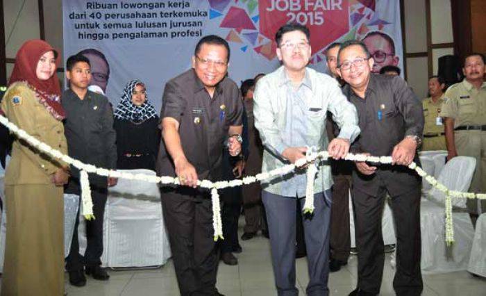 Ribuan Pencari Kerja di Gresik Serbu Job Fair Gelombang II Ribuan Pencari Kerja di Gresik Serbu Job Fair Gelombang II