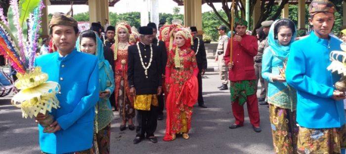 40 Pasutri Ikuti Resepsi Pengantin Massal di Sidoarjo 40 Pasutri Ikuti Resepsi Pengantin Massal di Sidoarjo