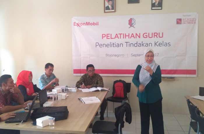 Tingkatkan Kompetensi Guru di Bojonegoro, EMCL Gelar Pelatihan PTK