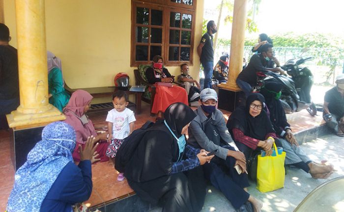Klaim Asuransi Macet, Puluhan Nasabah Bumiputera 1912 Lamongan Geruduk Kantor Cabang Klaim Asuransi Macet, Puluhan Nasabah Bumiputera 1912 Lamongan Geruduk Kantor Cabang