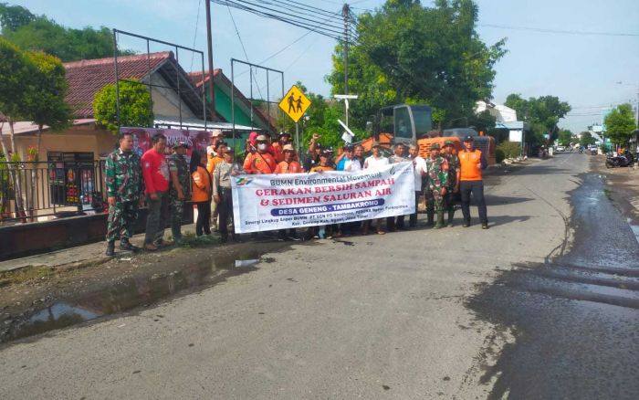 Forkopimcam Geneng Gelar Kerja Bakti Pembersihan Parit Limbah PG