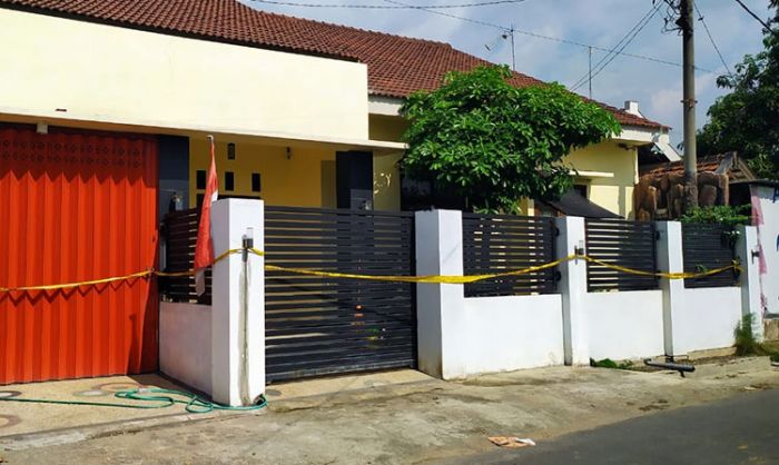 Rumah Warga Jombang Digerebek, Polisi Amankan 6 Kilogram Sabu Rumah Warga Jombang Digerebek, Polisi Amankan 6 Kilogram Sabu