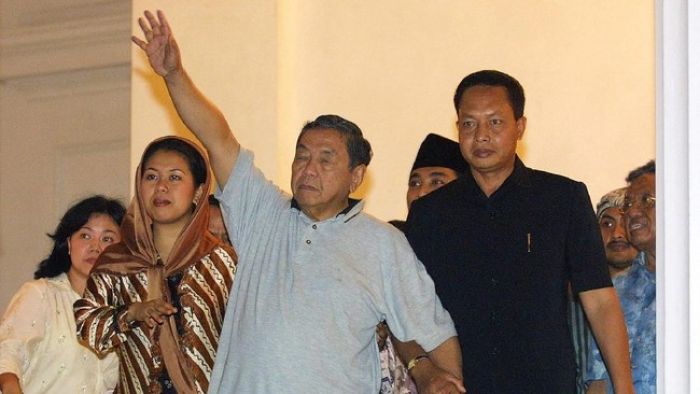 Inilah Perbedaan Gus Dur dan Jokowi soal Konstitusi dan Keluarga Inilah Perbedaan Gus Dur dan Jokowi soal Konstitusi dan Keluarga