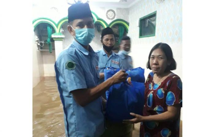 ​Minta Masjid Jadi Posko, DMI Salurkan Bantuan Untuk Korban Banjir di Tanah Rendah Kampung Melayu