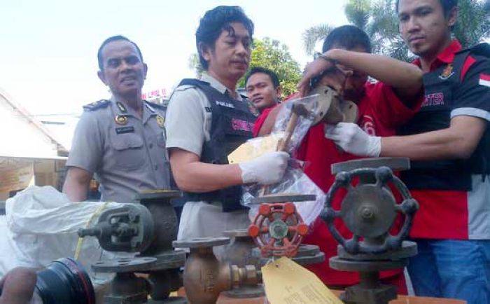 Resmob Polrestabes Surabaya Bekuk Pencuri Besi Resmob Polrestabes Surabaya Bekuk Pencuri Besi