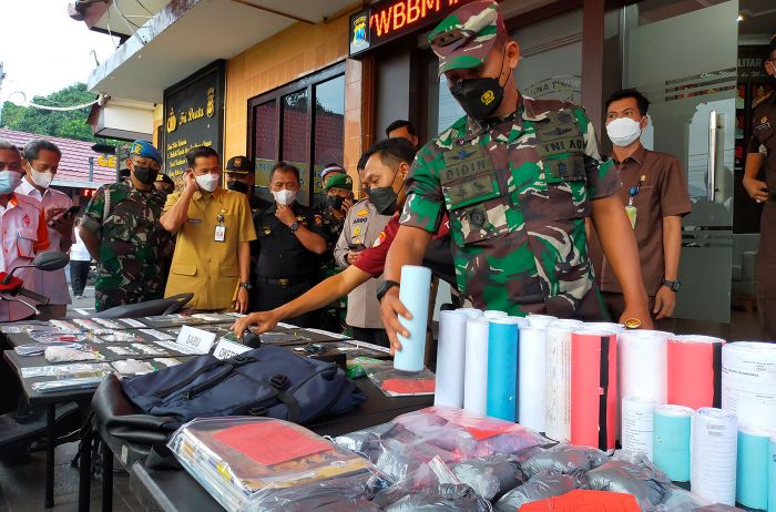 Polisi Amankan Tiga Pemuda Pengedar Mercon, Sita Barang Bukti 6 Kilogram Bahan Peledak