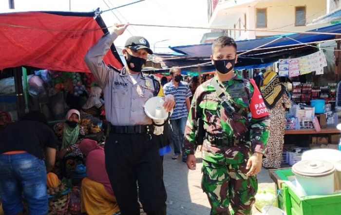 Operasi Masker, Tim Gabungan Sasar Pedagang Pasar Wonokusumo Operasi Masker, Tim Gabungan Sasar Pedagang Pasar Wonokusumo