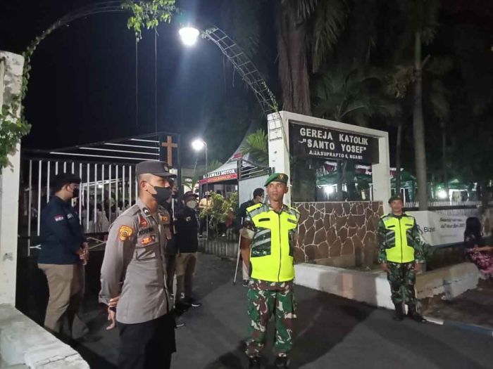 Pastikan Natal Aman, Polres Ngawi bersama Forkopimda Datangi Gereja Pastikan Natal Aman, Polres Ngawi bersama Forkopimda Datangi Gereja