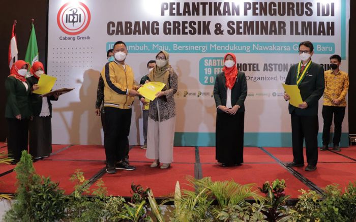 Hadiri Pelantikan IDI Cabang Gresik, Bupati Gresik Pesan ini Hadiri Pelantikan IDI Cabang Gresik, Bupati Gresik Pesan ini
