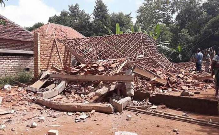 Petasan Meledak di Pegantenan Pamekasan Hingga Robohkan Rumah, 2 Tewas, 1 Luka Parah Petasan Meledak di Pegantenan Pamekasan Hingga Robohkan Rumah, 2 Tewas, 1 Luka Parah
