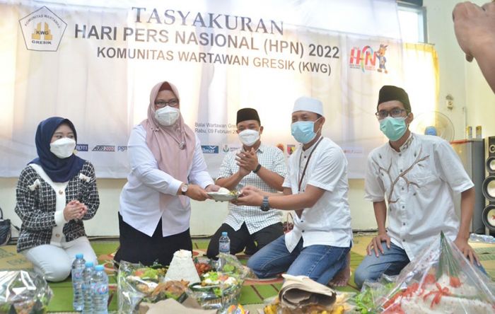 Peringati HPN 2022, Komunitas Wartawan Gresik Santuni 50 Anak Yatim Peringati HPN 2022, Komunitas Wartawan Gresik Santuni 50 Anak Yatim