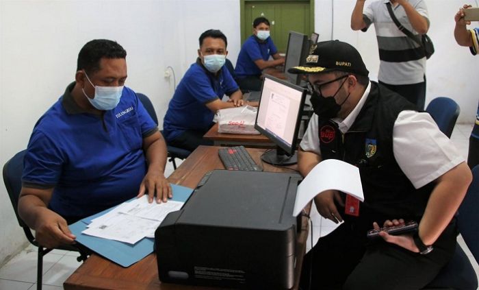 Ngantor di Balai Desa Tulungrejo, Bupati Kediri Tanyakan Pelayanan pada Warga