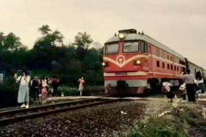 Selfie di depan Kereta Melaju, ABG Ini Bablas ke Alam Baka