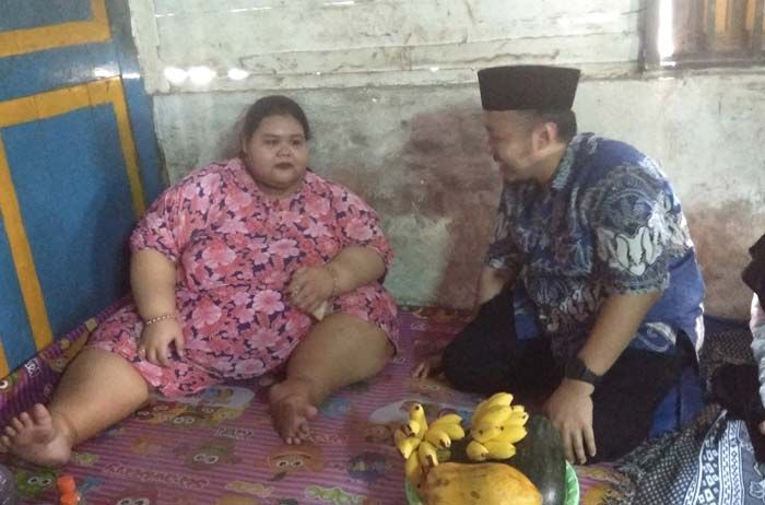 Kunjungi ABG Obesitas, Ketua DPRD Lamongan Berharap Silvia Tetap Semangat Belajar