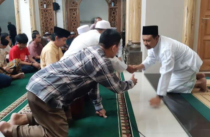 Jeda Kampanye, Gus Ipul Didaulat Jadi Imam Salat Jumat Jeda Kampanye, Gus Ipul Didaulat Jadi Imam Salat Jumat
