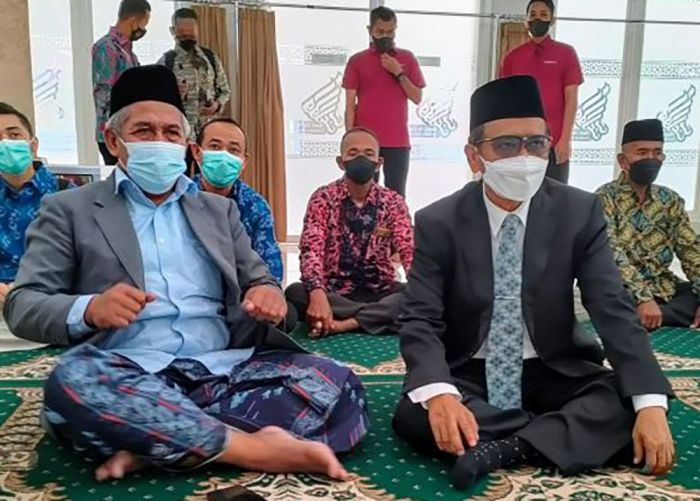 Keponakan Mahfud MD Nikah, Rektor Unair Jadi Saksi, KH Marzuki Mustamar Juru Bicara Keponakan Mahfud MD Nikah, Rektor Unair Jadi Saksi, KH Marzuki Mustamar Juru Bicara