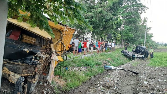 ​Ngebut, Pikap Tabrakan Adu Banteng dengan Truk di Rengel Tuban, Sopir Tewas