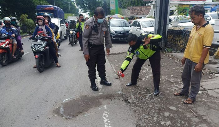 Kecelakaan di Jalan Raya Seruni Sidoarjo, Satu Orang Tewas Terlindas Truk Kecelakaan di Jalan Raya Seruni Sidoarjo, Satu Orang Tewas Terlindas Truk