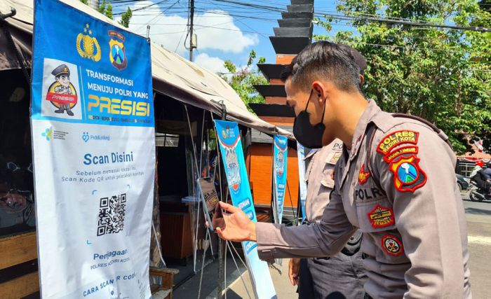 Tekan Penyebaran Covid-19, Polres Kediri Kota Terapkan QR Code Aplikasi PeduliLindungi