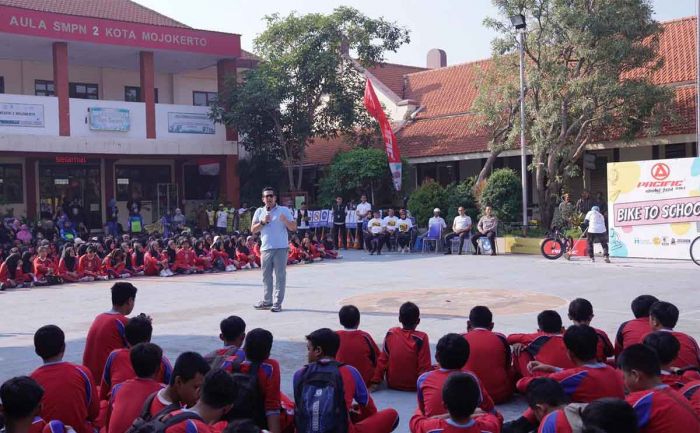 Pj Wali Kota Mojokerto Ajak Pelajar Budayakan Bersepeda Pj Wali Kota Mojokerto Ajak Pelajar Budayakan Bersepeda