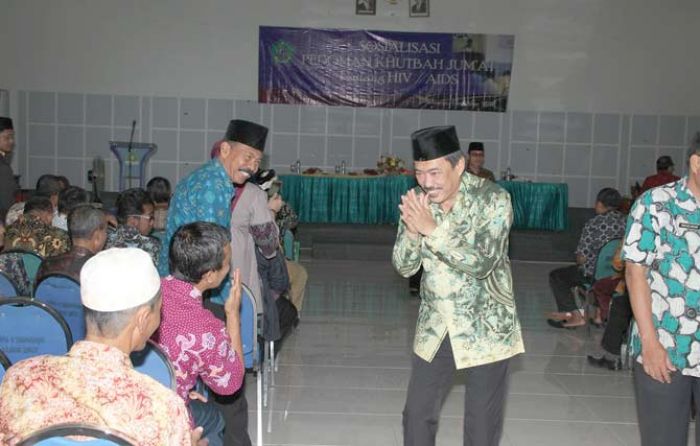 Ratusan Modin di Sidoarjo Dibekali Pencegahan Penularan HIV/AIDS Ratusan Modin di Sidoarjo Dibekali Pencegahan Penularan HIV/AIDS