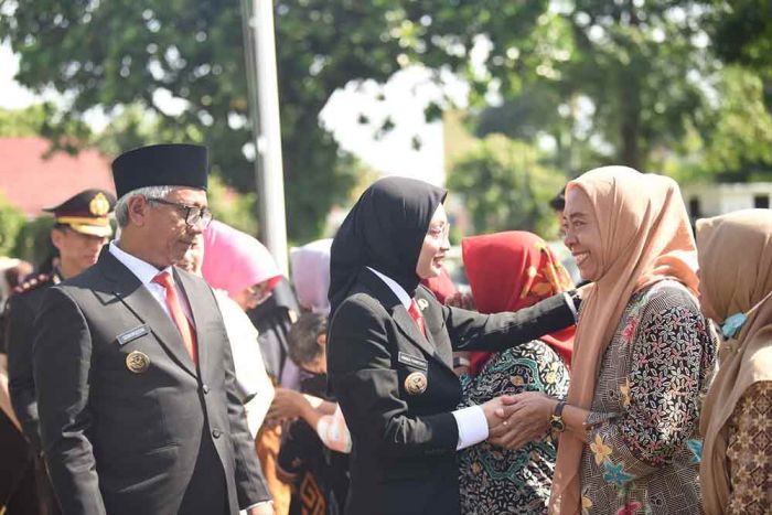 Wali Kota Kediri Pimpin Upacara Hari Bela Negara ke-77 dan Hari Ibu ke-97 di Halaman Balai Kota