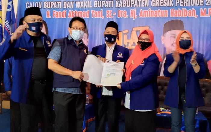 Ribuan Kader Nasdem Gresik Ramaikan Deklarasi dan Penyerahan Rekom untuk Gus Yani dan Bu Min Ribuan Kader Nasdem Gresik Ramaikan Deklarasi dan Penyerahan Rekom untuk Gus Yani dan Bu Min