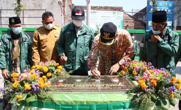 KKN Unisla Turut Kembangkan Taman Airlangga Pataan KKN Unisla Turut Kembangkan Taman Airlangga Pataan
