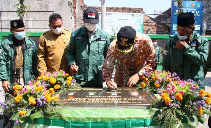 KKN Unisla Turut Kembangkan Taman Airlangga Pataan