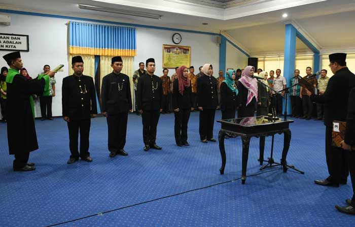 Wabup Mojokerto Lantik Pejabat Administrator dan Pengawas Wabup Mojokerto Lantik Pejabat Administrator dan Pengawas